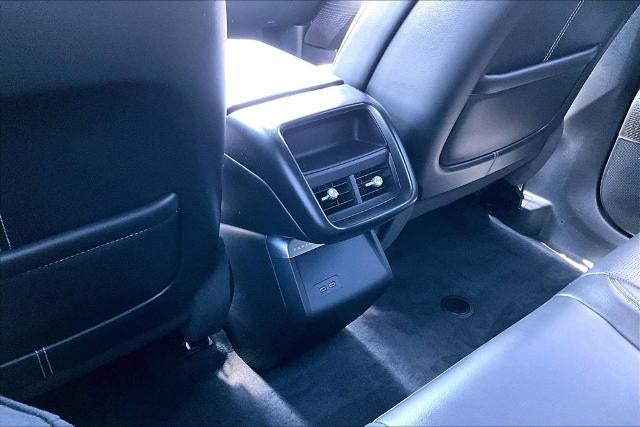 2024 Cadillac LYRIQ Luxury 1