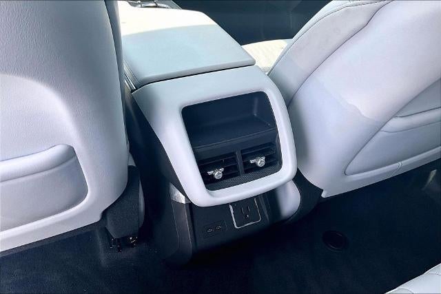 2024 Cadillac LYRIQ Luxury 2