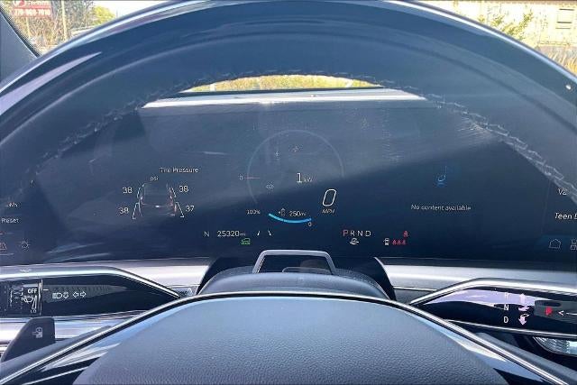 2024 Cadillac LYRIQ Luxury 2