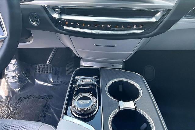 2024 Cadillac LYRIQ Luxury 2