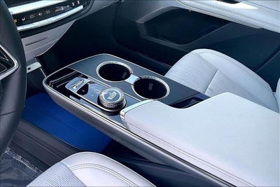 2024 Cadillac LYRIQ Luxury 2