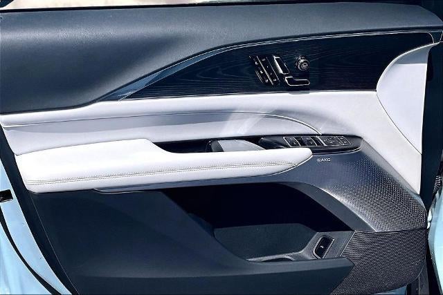 2024 Cadillac LYRIQ Luxury 2