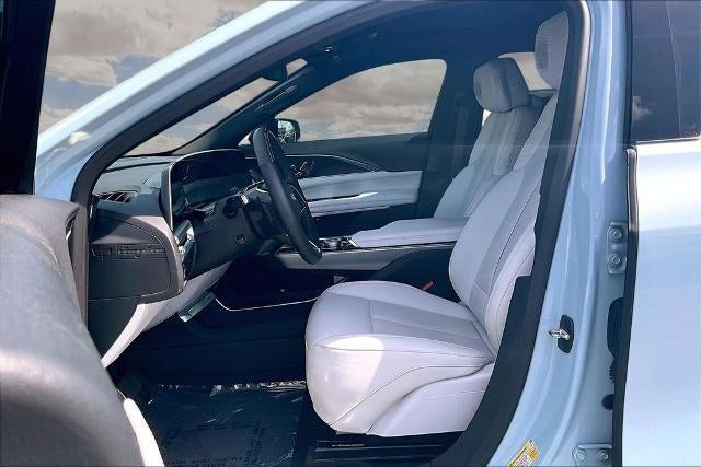 2024 Cadillac LYRIQ Luxury 2