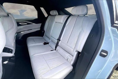 2024 Cadillac LYRIQ Luxury 2