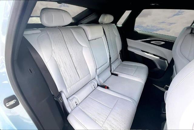 2024 Cadillac LYRIQ Luxury 2