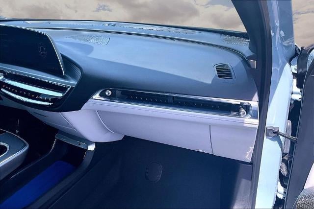 2024 Cadillac LYRIQ Luxury 2