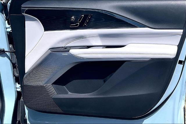 2024 Cadillac LYRIQ Luxury 2