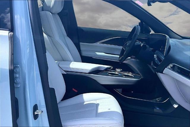 2024 Cadillac LYRIQ Luxury 2