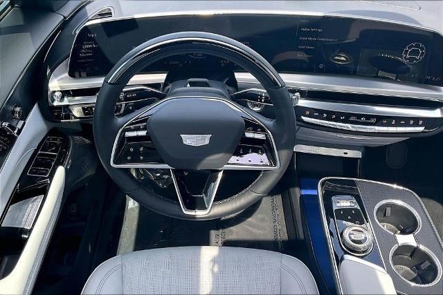 2024 Cadillac LYRIQ Luxury 2