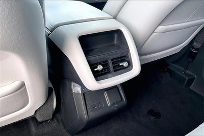 2024 Cadillac LYRIQ Luxury 2