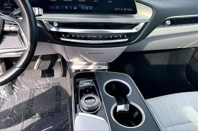 2024 Cadillac LYRIQ Luxury 2