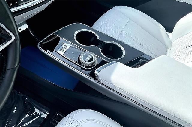 2024 Cadillac LYRIQ Luxury 2