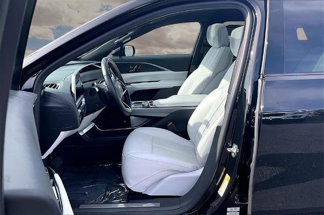 2024 Cadillac LYRIQ Luxury 2