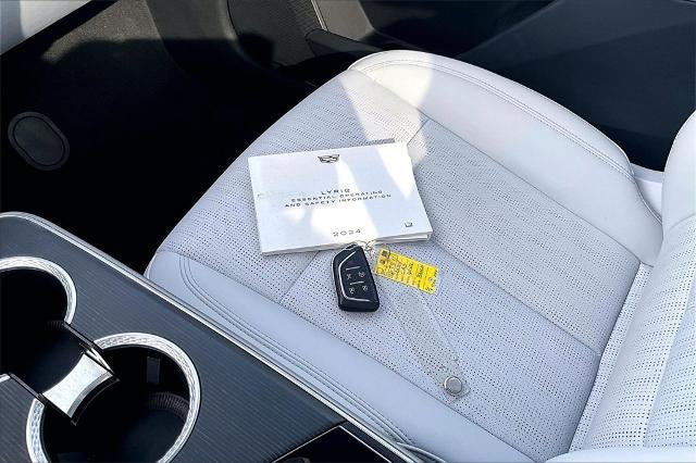 2024 Cadillac LYRIQ Luxury 2