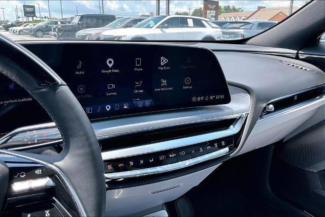 2024 Cadillac LYRIQ Luxury 2