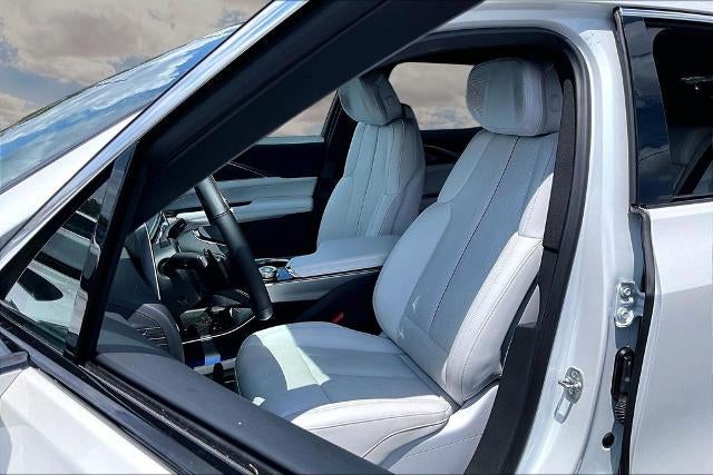 2024 Cadillac LYRIQ Luxury 2