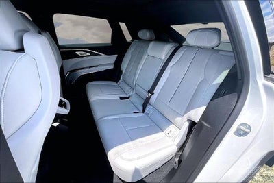 2024 Cadillac LYRIQ Luxury 2