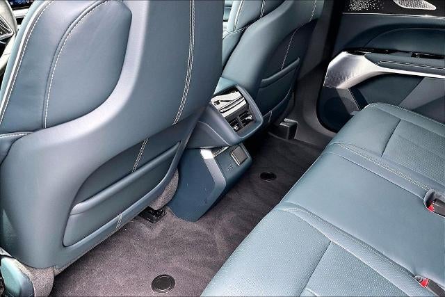 2024 Cadillac LYRIQ Luxury 3