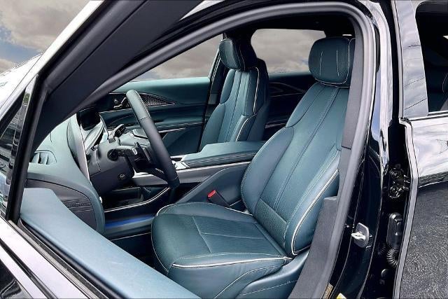 2024 Cadillac LYRIQ Luxury 3
