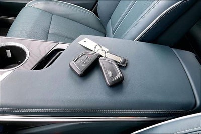 2024 Cadillac LYRIQ Luxury 3