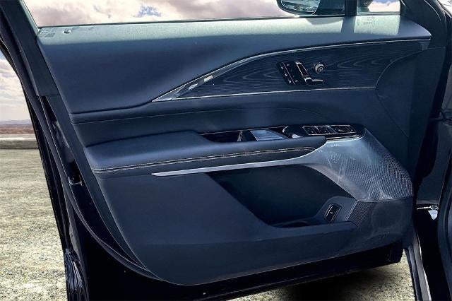 2024 Cadillac LYRIQ Luxury 3