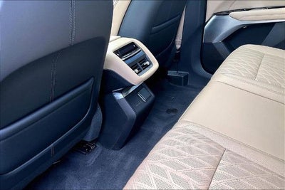 2024 Cadillac LYRIQ Luxury 3