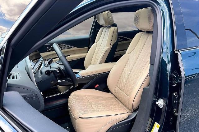 2024 Cadillac LYRIQ Luxury 3
