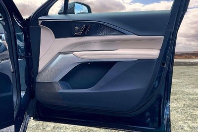 2024 Cadillac LYRIQ Luxury 3