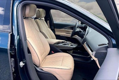 2024 Cadillac LYRIQ Luxury 3