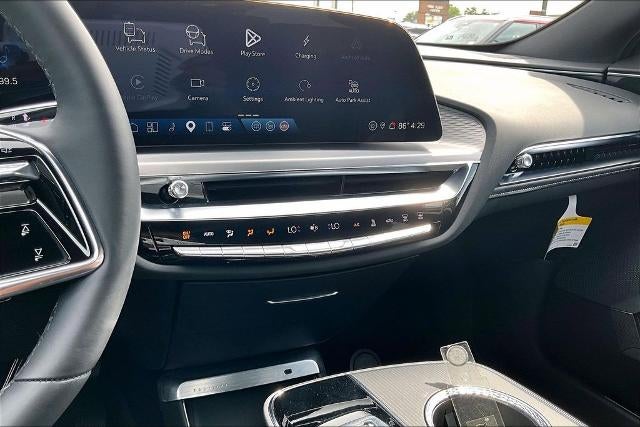 2024 Cadillac LYRIQ Luxury 3