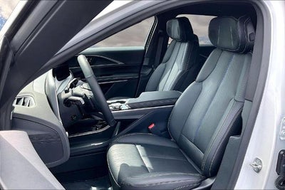 2024 Cadillac LYRIQ Luxury 3