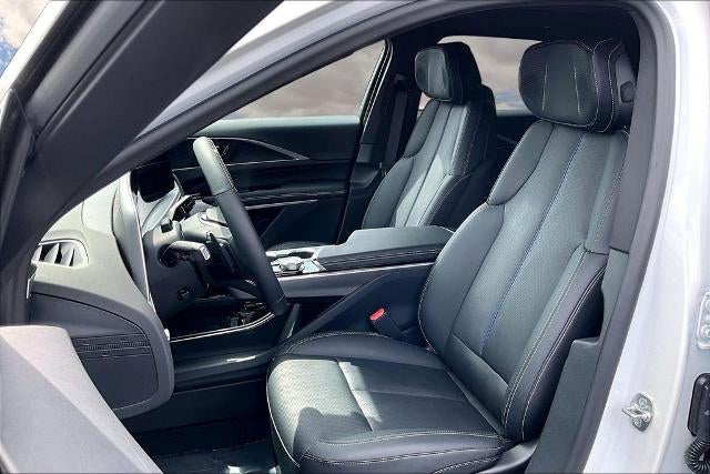 2024 Cadillac LYRIQ Luxury 3