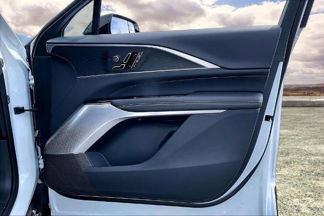 2024 Cadillac LYRIQ Luxury 3