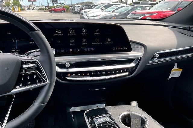 2024 Cadillac LYRIQ Luxury 3