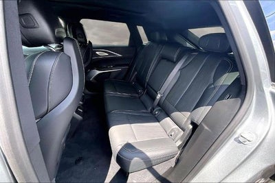 2024 Cadillac LYRIQ Luxury 3