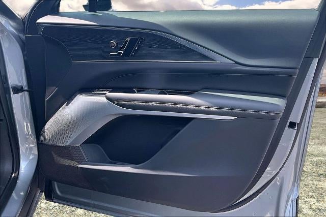2024 Cadillac LYRIQ Luxury 3