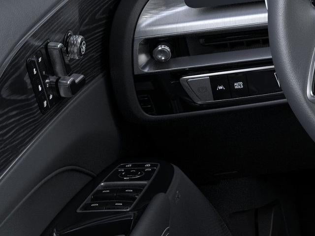 2025 Cadillac LYRIQ Luxury 3