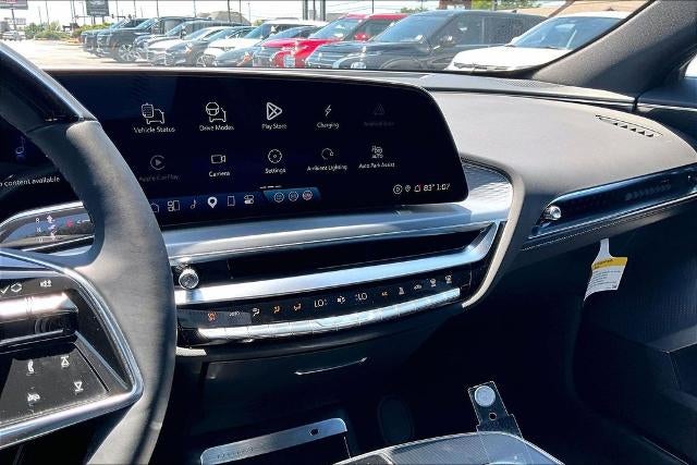 2025 Cadillac LYRIQ Luxury 3