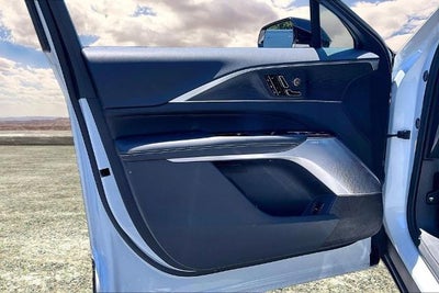 2025 Cadillac LYRIQ Luxury 3