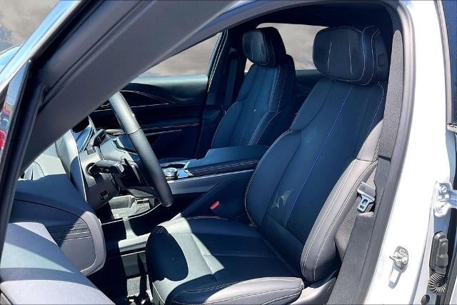 2025 Cadillac LYRIQ Luxury 3