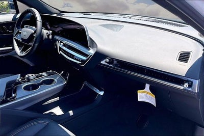 2025 Cadillac LYRIQ Luxury 3