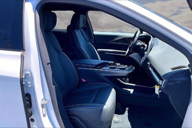 2025 Cadillac LYRIQ Luxury 3