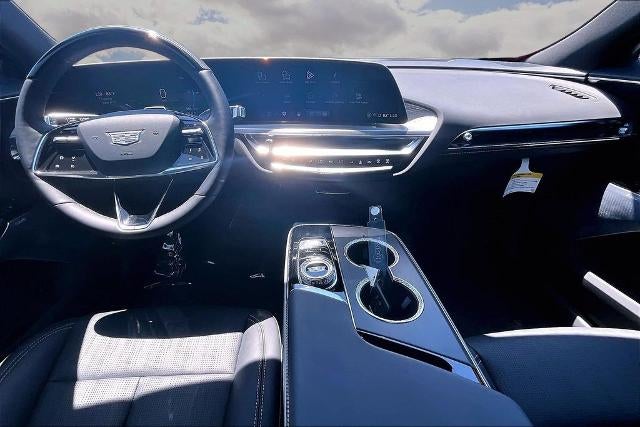 2025 Cadillac LYRIQ Luxury 3
