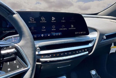 2025 Cadillac LYRIQ Luxury 3