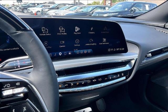 2025 Cadillac LYRIQ Luxury 3