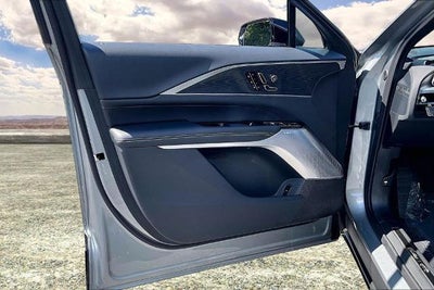 2025 Cadillac LYRIQ Luxury 3