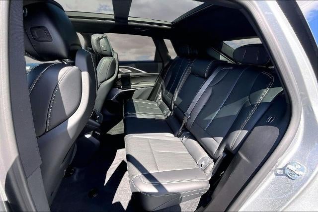 2025 Cadillac LYRIQ Luxury 3