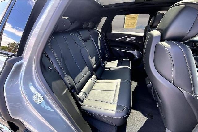 2025 Cadillac LYRIQ Luxury 3