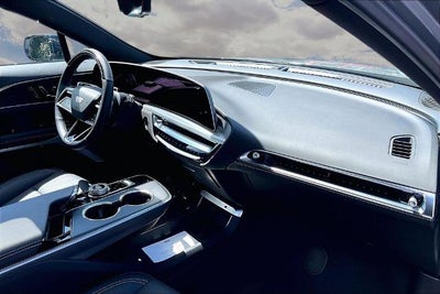 2025 Cadillac LYRIQ Luxury 3