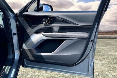 2025 Cadillac LYRIQ Luxury 3